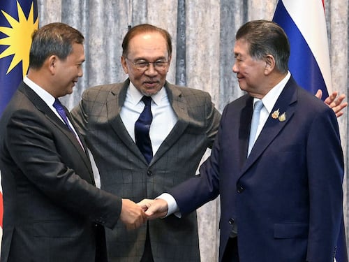 Truce takes effect in Cambodia, Thailand border dispute