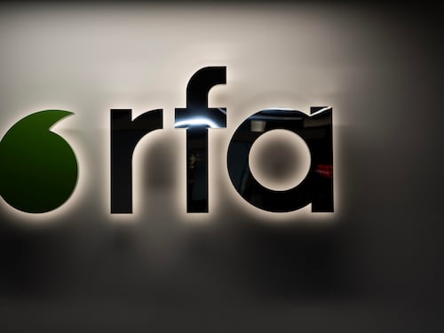 ئەركىن ئاسىيا رادىيوسى ئۇيغۇر بۆلۈمى تاقالدى