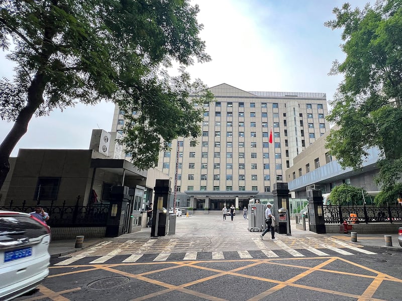 前腐后继的药监局，草菅人命的陈时飞? | 夜话中南海