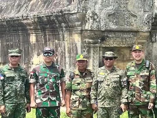 ក្រុមអ្នកសង្កេតការណ៍អន្តរកាល (IOT) មកពី៥ប្រទេស ចុះពិនិត្យតំបន់ជុំវិញប្រាសាទព្រះវិហារ