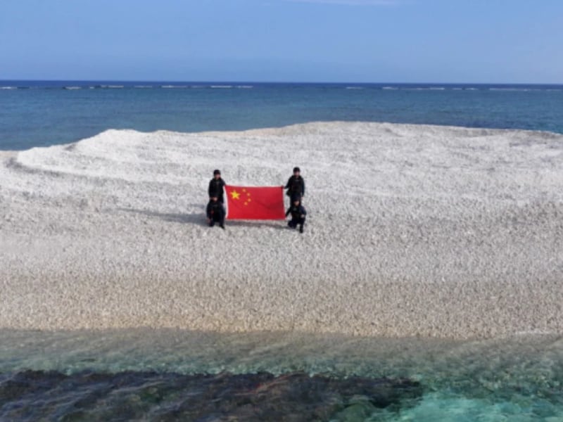 Trung Quốc đưa quân lên bãi đá Việt Nam tuyên bố chủ quyền ở Trường Sa
