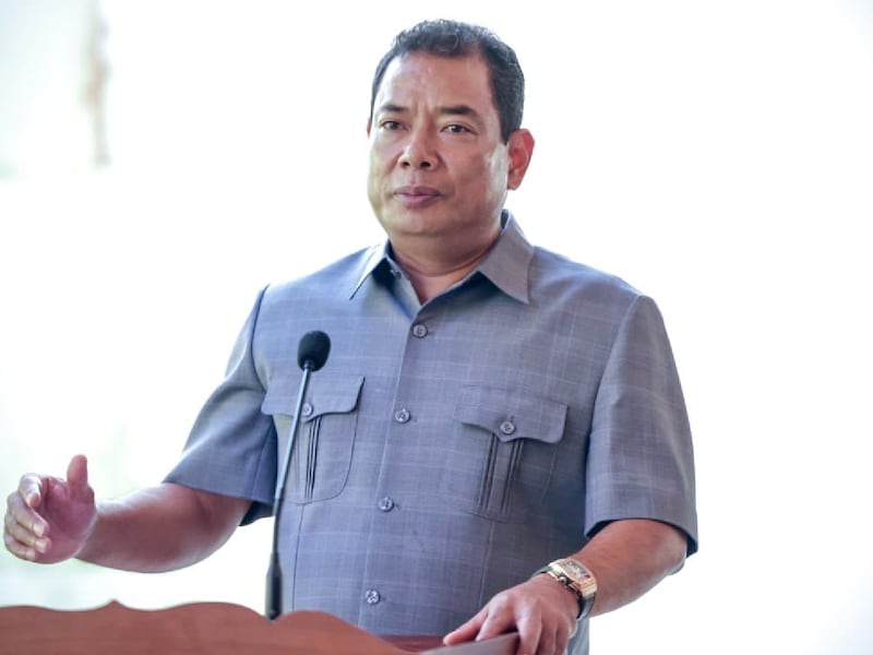 តើ​លោក ឃ្លាំង ហួត ជា​នរណា?