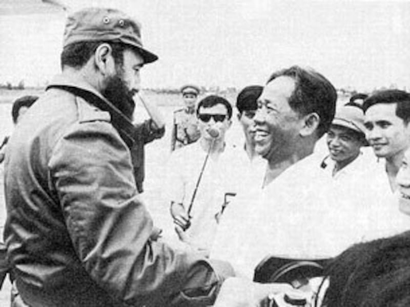 Chiến dịch ủng hộ Cuba: lời trấn an phe bảo thủ trong lòng Hà Nội?