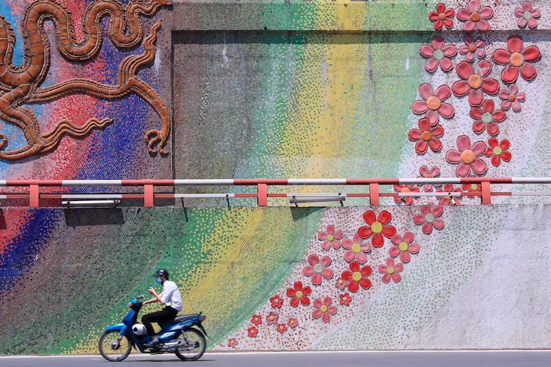 Vietnam to ban gas-powered motorbikes in central Hanoi next year